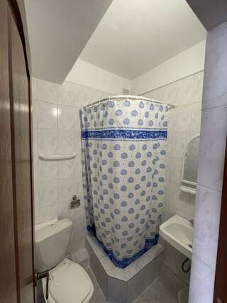 Гостевой дом Дуэт Анапа Номер стандарт с 3 односпальными кроватями-5