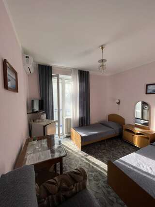 Гостевой дом Дуэт Анапа Номер стандарт с 3 односпальными кроватями-3