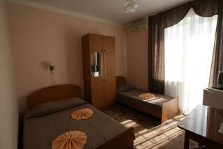 Гостевой дом Дуэт Анапа Номер стандарт с 3 односпальными кроватями-4