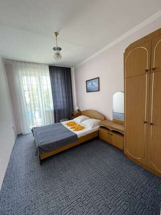 Гостевой дом Дуэт Анапа 2-комнатный номер стандарт семейный с 4 односпальными кроватями-1