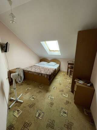 Гостевой дом Дуэт Анапа 2-местный номер эконом (мансарда)-3