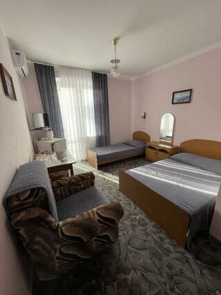 Гостевой дом Дуэт Анапа Номер стандарт с 3 односпальными кроватями-10