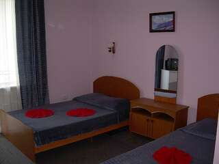 Гостевой дом Дуэт Анапа Номер стандарт с 3 односпальными кроватями-7