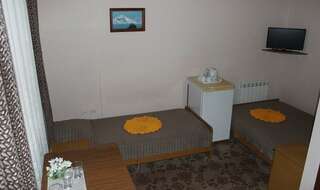 Гостевой дом Дуэт Анапа 3-местный номер стандарт без балкона-1